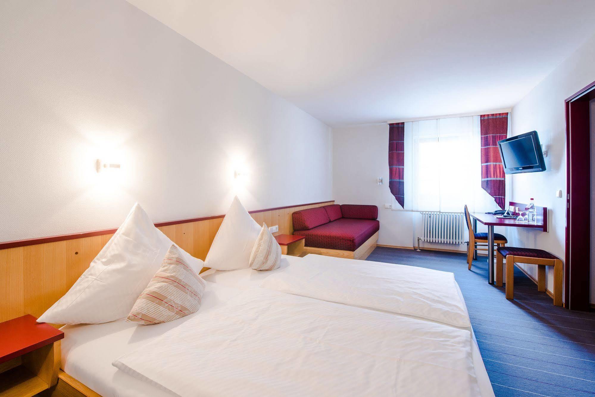 Hotel Gasthof Zum Roessle Altenstadt  Εξωτερικό φωτογραφία